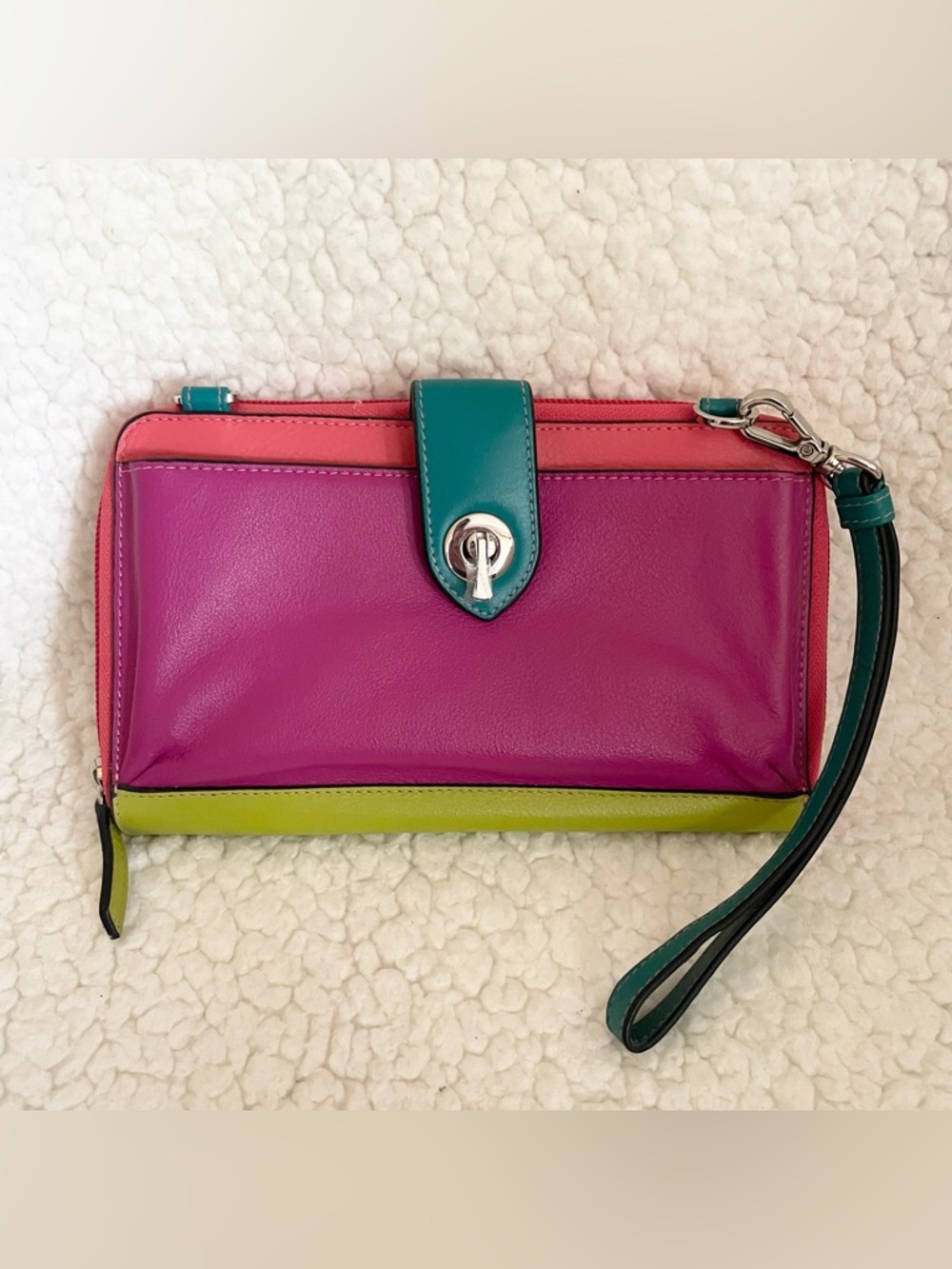 NWOT Ili New York Multi-Color Clutch